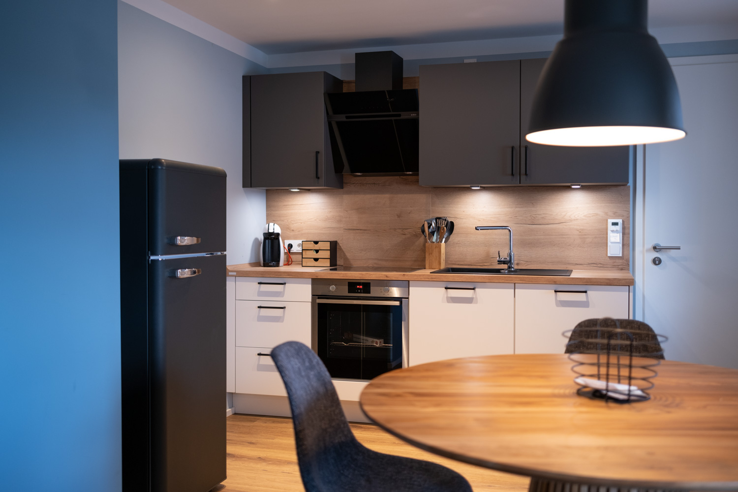 dining area with kitchen